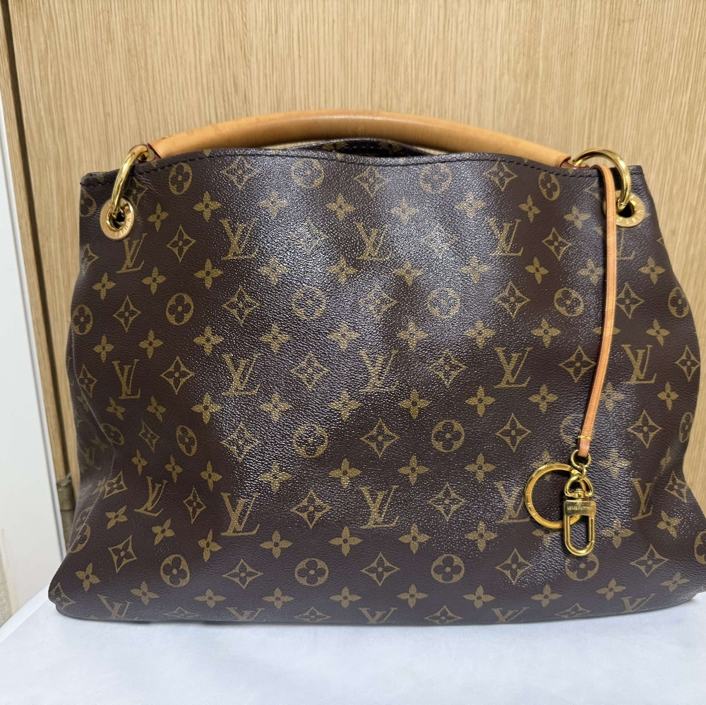 🚨 SOLD 🚨 1350CAD - Artsy MM